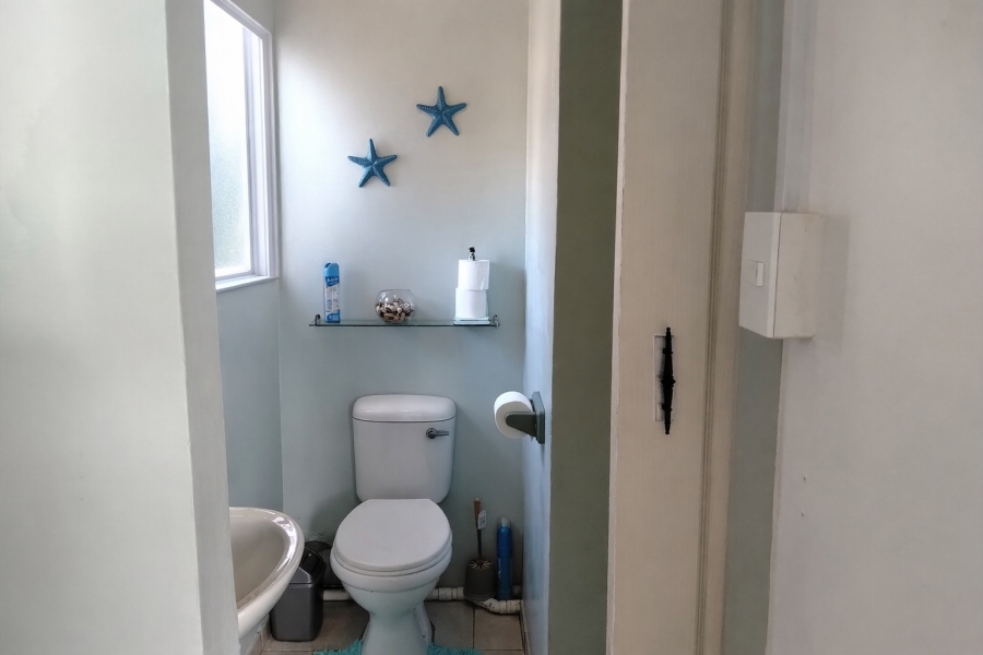 To Let 5 Bedroom Property for Rent in Linkside Western Cape